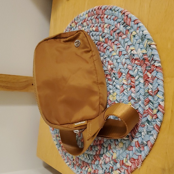 Lululemon Everywhere Belt Bag in Burnt Caramel Like New Condition - Picture 1 of 9
